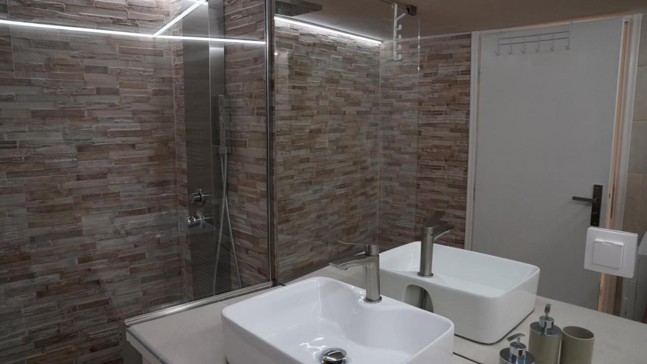 Km Beach View Apartment Ханья Экстерьер фото
