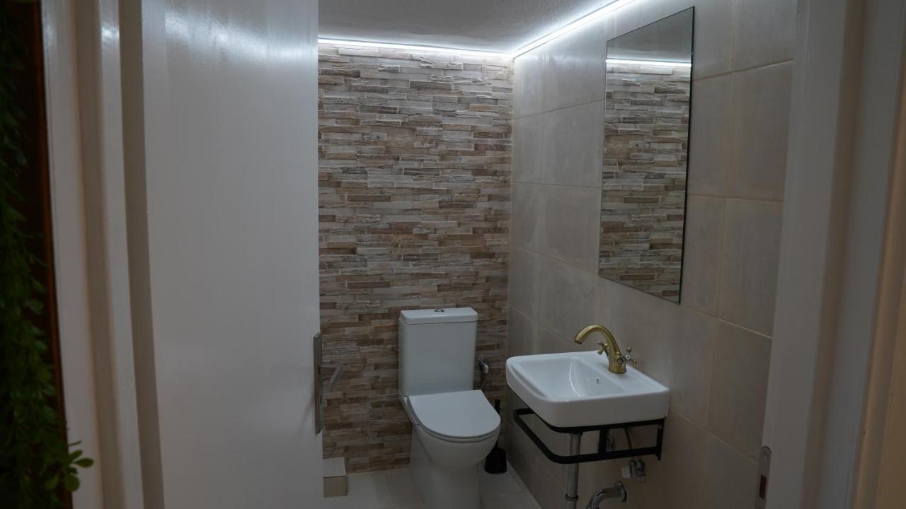 Km Beach View Apartment Ханья Экстерьер фото