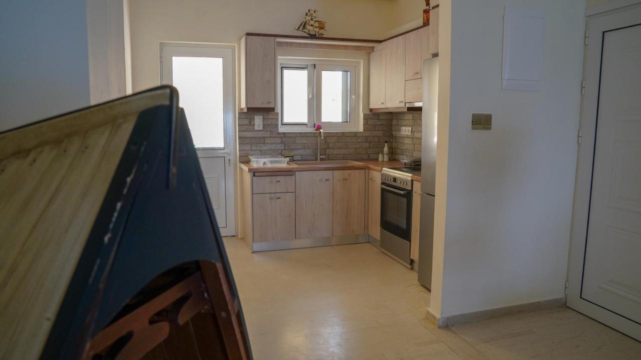 Km Beach View Apartment Ханья Экстерьер фото
