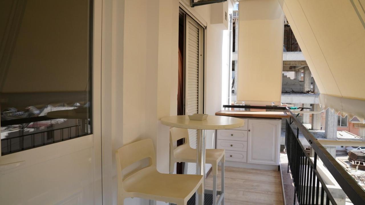 Km Beach View Apartment Ханья Экстерьер фото