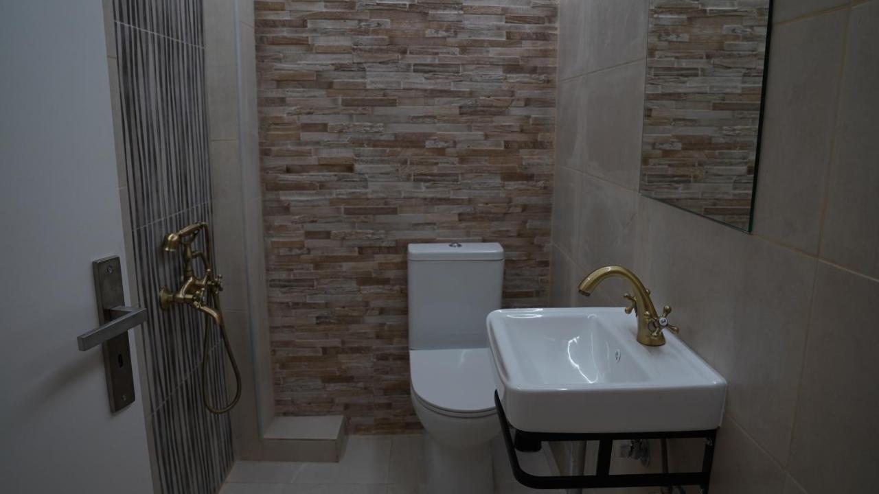 Km Beach View Apartment Ханья Экстерьер фото